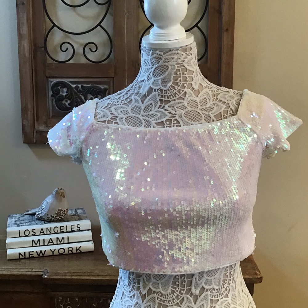 E595 NWOT Day G White Sparkle Crop top